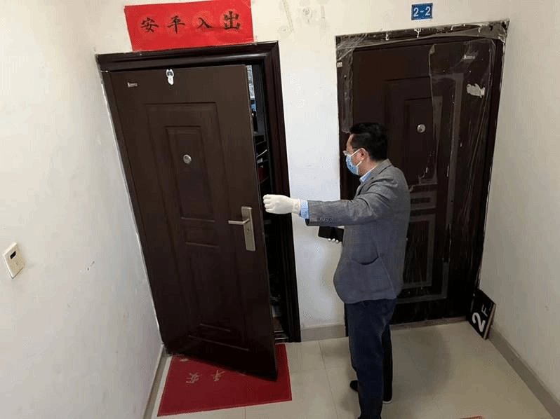 请下楼做核酸”“请间隔一米排队”“北