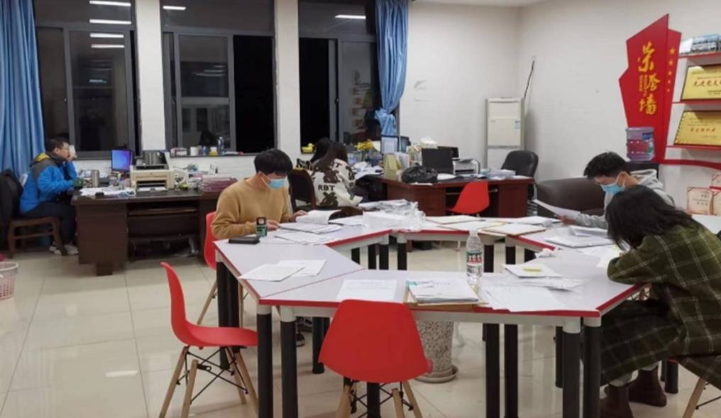 检验着每一名共产党员的责任和担当