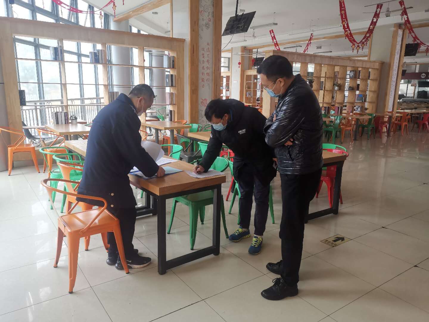 资产与后勤管理处在分管校领导指导下
