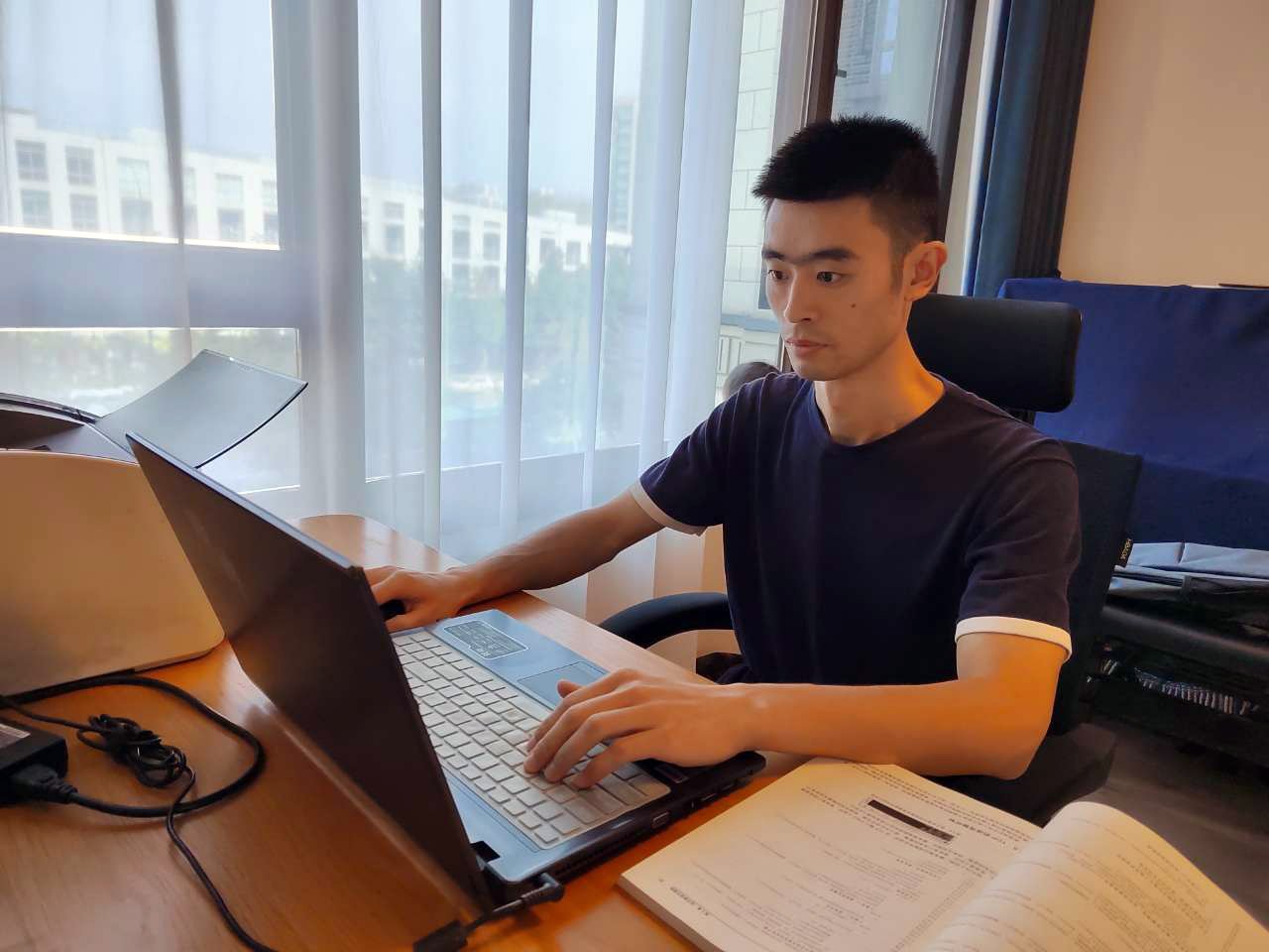 以生为本 立德树人——青年教师模范罗超